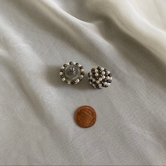 VTG Grey Ivory Beaded Cluster Faux Pearl Earrings - Picture 5 of 5